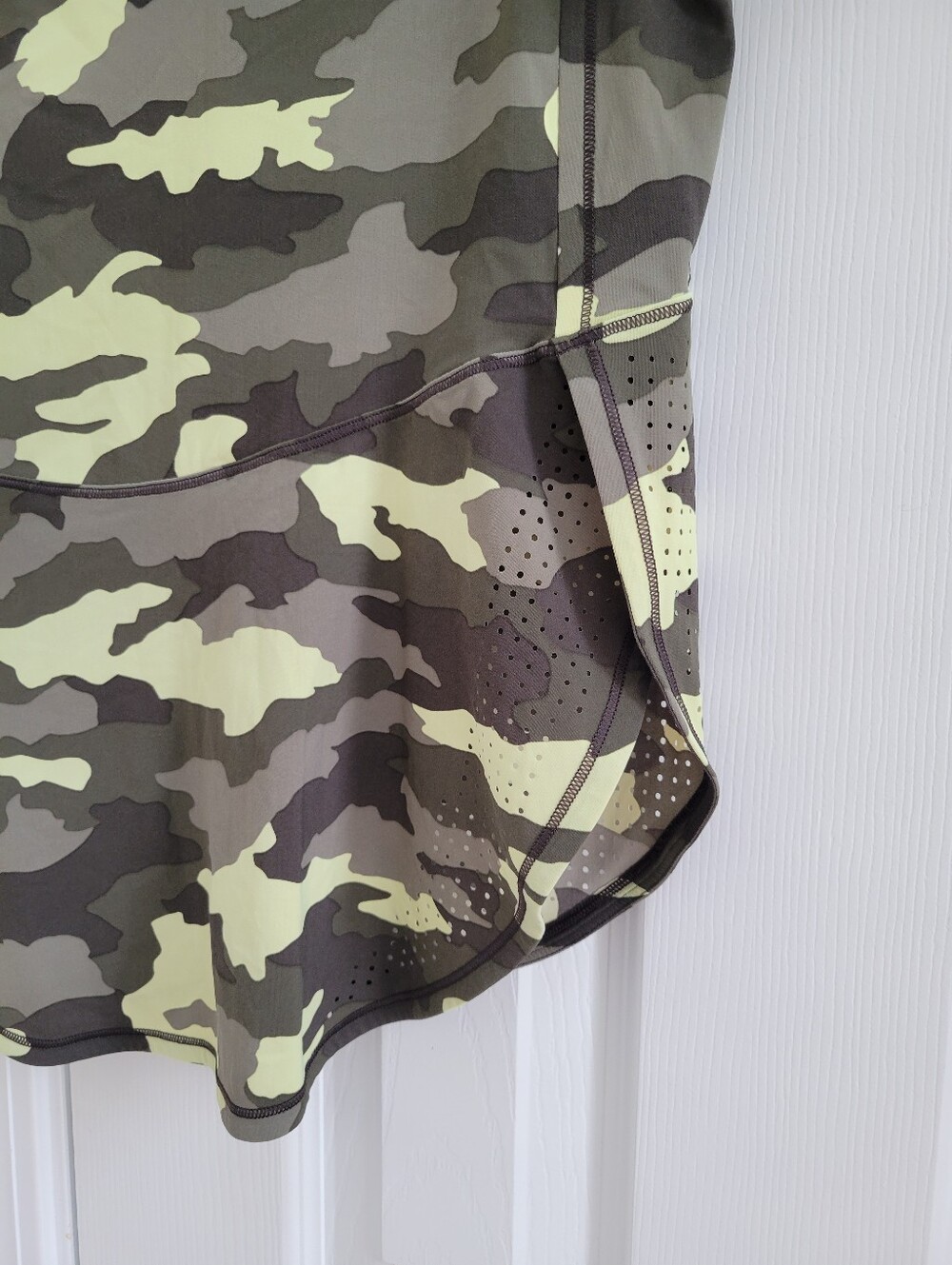 Lululemon 2PC UVP Camo Run Short Sleeve and Fast And Free Crop Leggings Size 6 - Picture 5 of 15